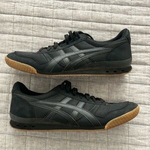 Onitsuka Tiger Ultimate 81 Black Gum Stripe Sneakers - 10.5 US - (Style D626N)